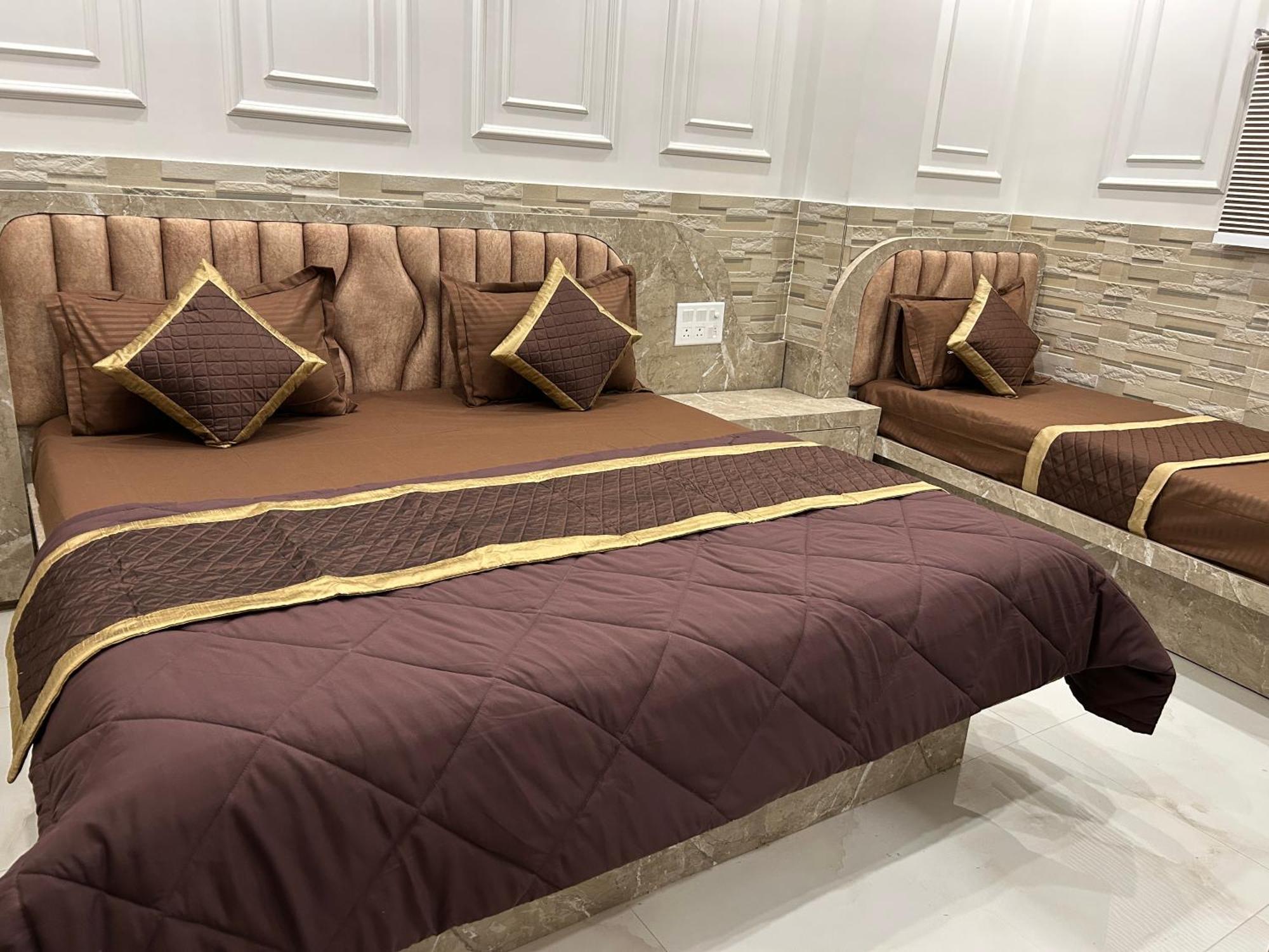 Guest house Shree Guru Couple Friendly At Railway Station New Delhi